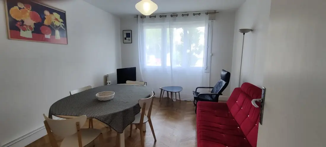 Világos és tágas T4 a strand és a központ közelében