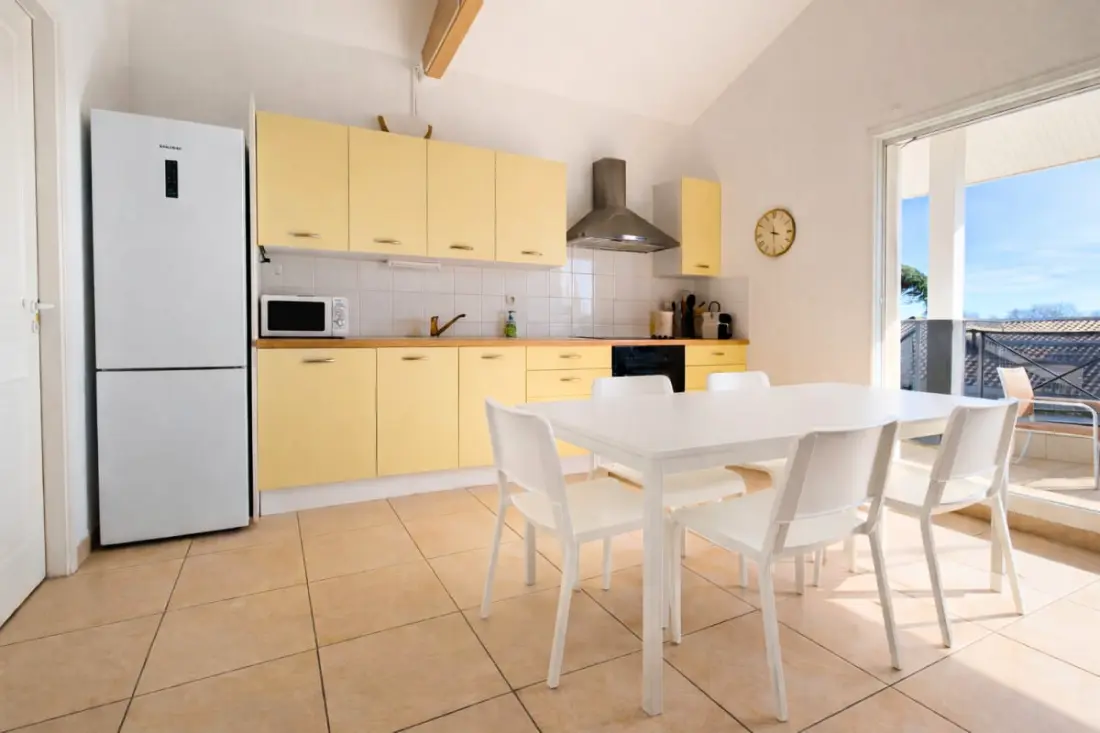 Charming Apartment With Terrace in Ares