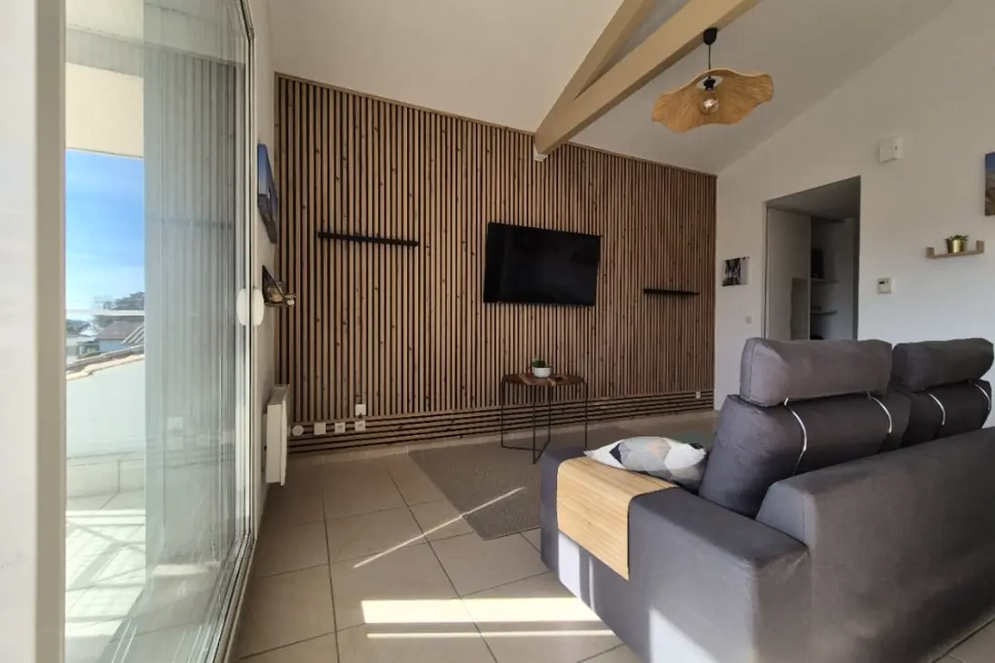 Charming Apartment With Terrace in Ares