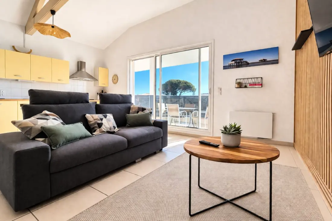 Charming Apartment With Terrace in Ares