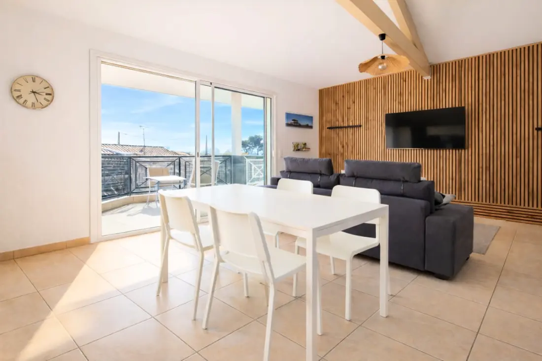 Charming Apartment With Terrace in Ares