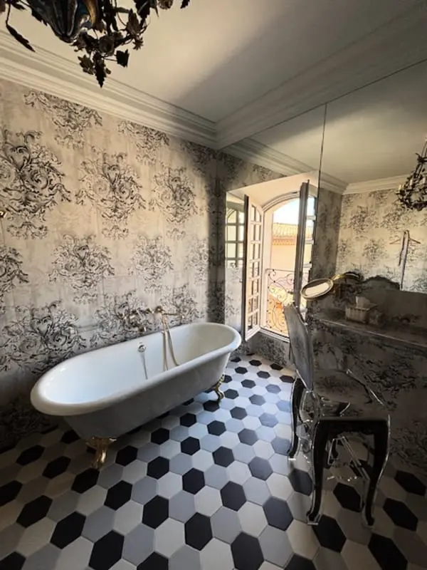 Le Mas Caladoc – Luxury Domaine With Private Spa in Provence