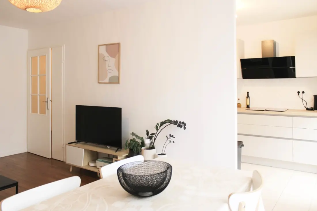 Appartement Avec Balcon Et Parking Proche Métro