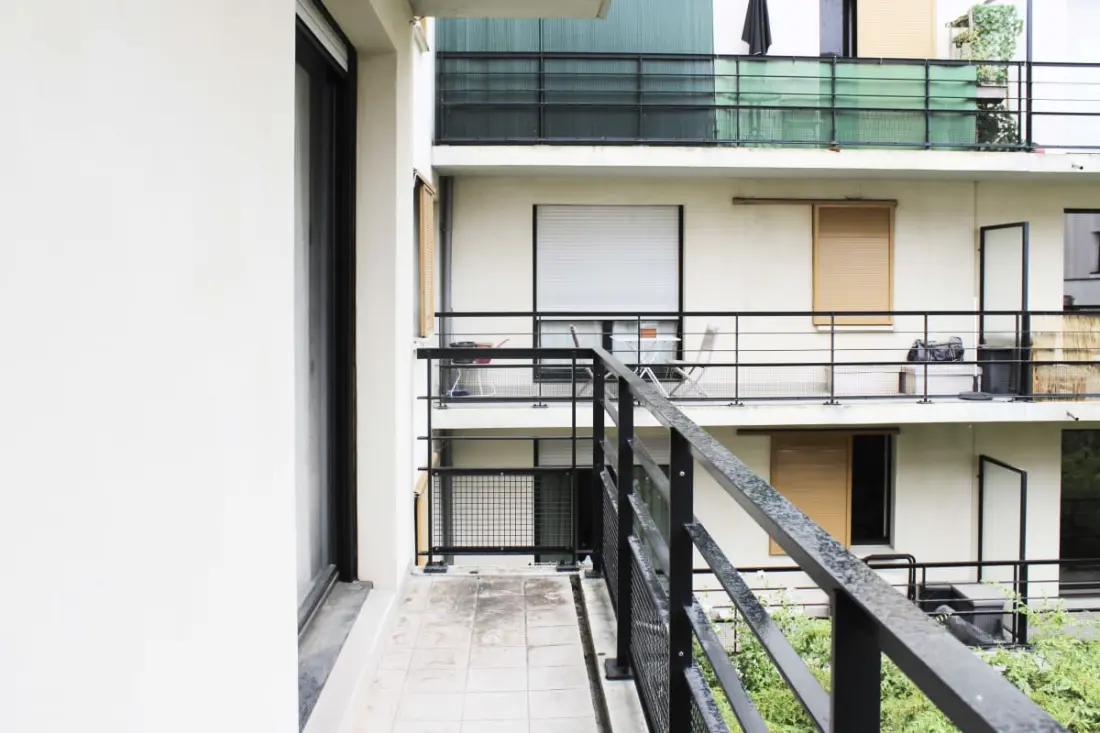Appartement Avec Balcon Et Parking Proche Métro