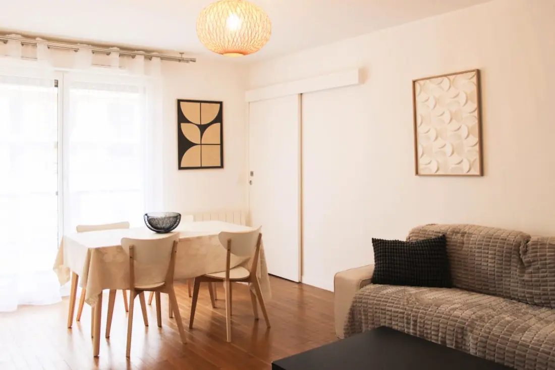 Appartement Avec Balcon Et Parking Proche Métro