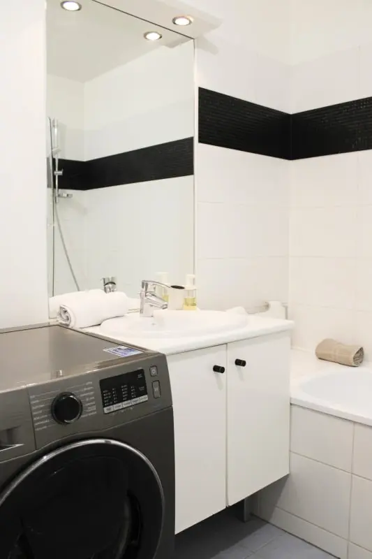 Appartement Avec Balcon Et Parking Proche Métro