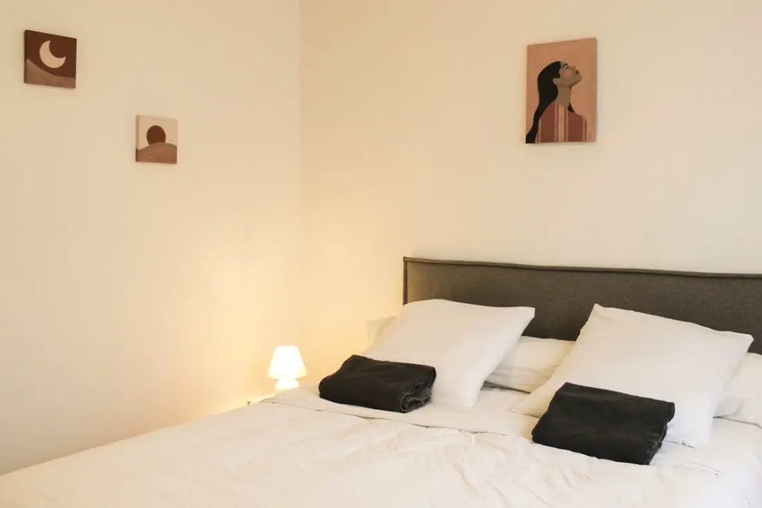 Appartement Avec Balcon Et Parking Proche Métro