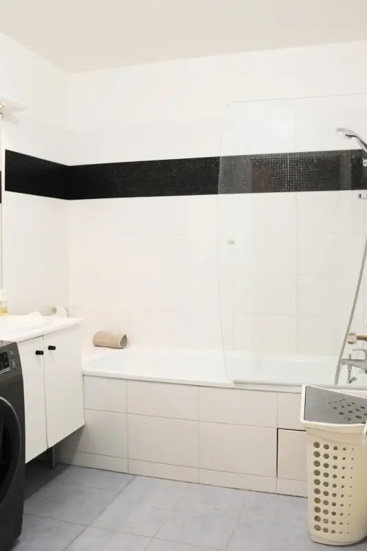 Appartement Avec Balcon Et Parking Proche Métro