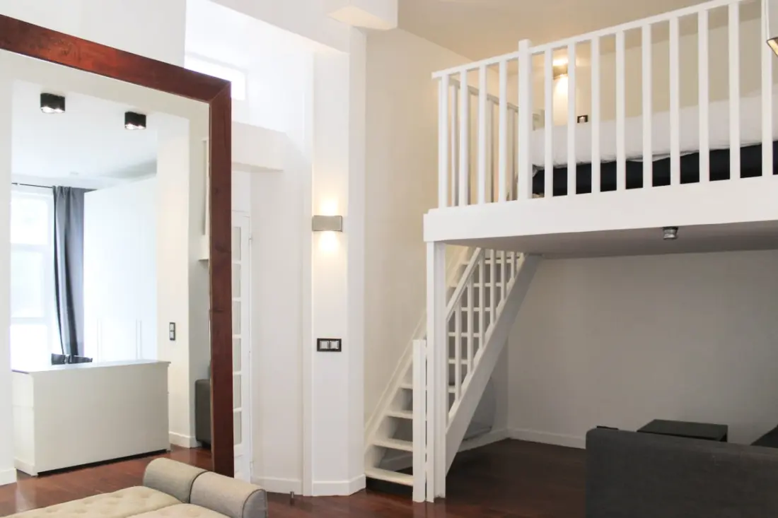 Lichtgevende appartement met Mezzanine in Asnières