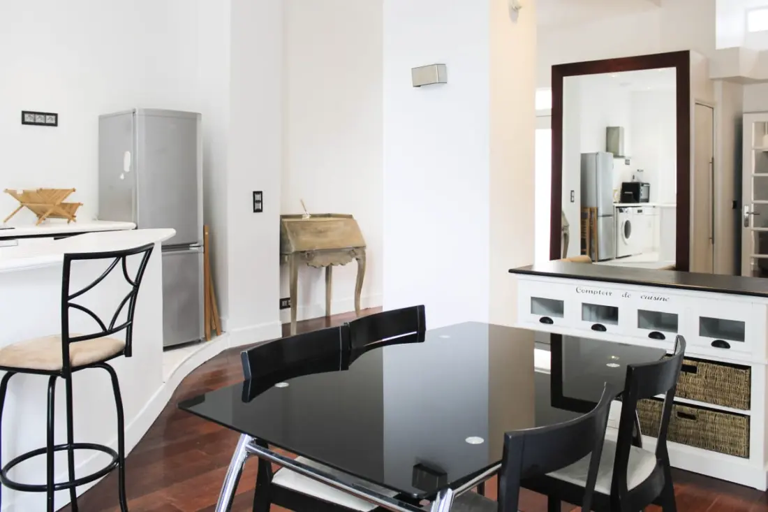 Lichtgevende appartement met Mezzanine in Asnières