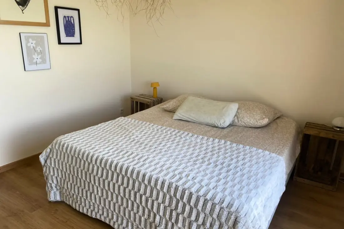 Gyönyörű villa medencével és tó nézetével