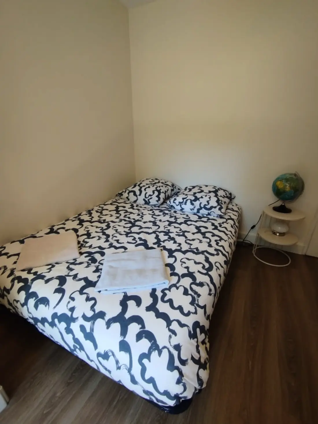 Gyönyörű villa medencével és tó nézetével