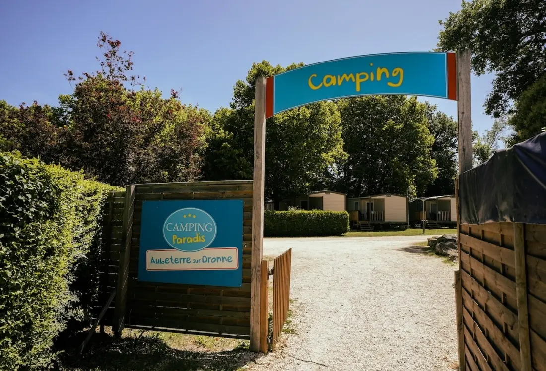 Camping Paradis Aubeterre sur Dronne3 Csillagok★★★
