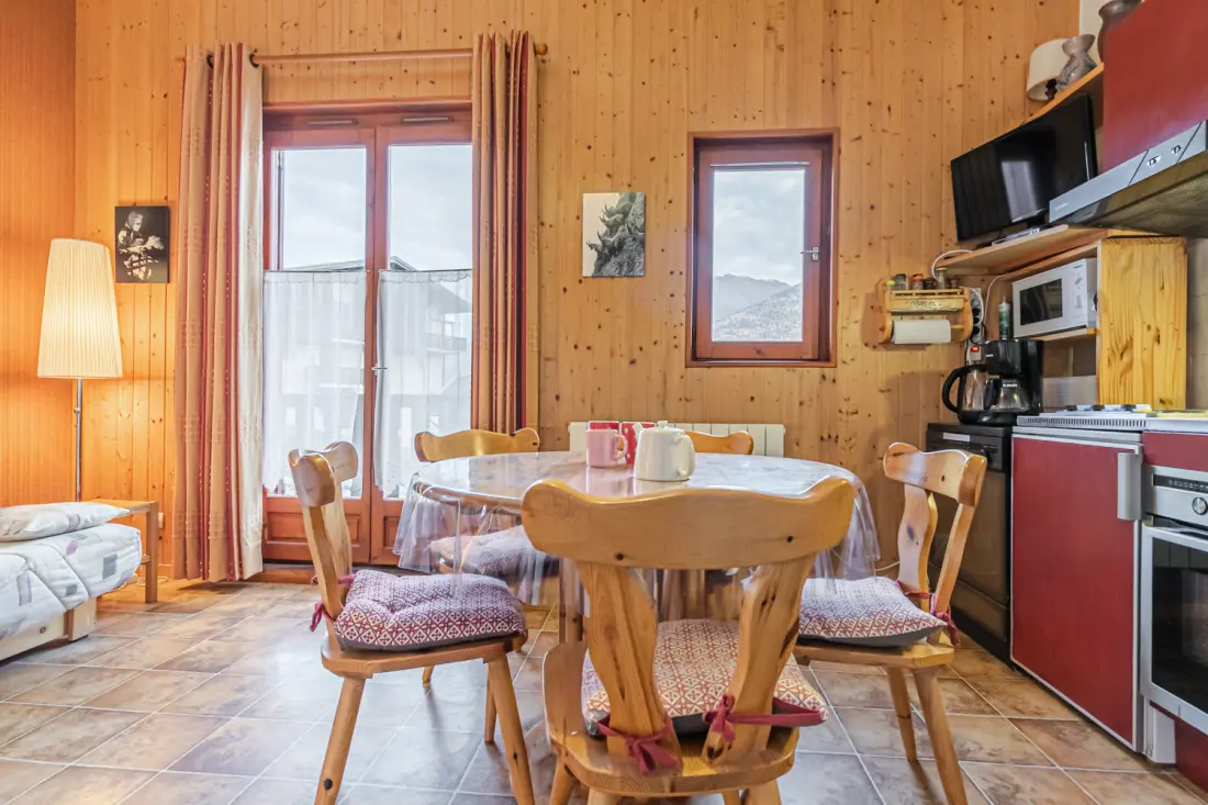 Genevray Residence