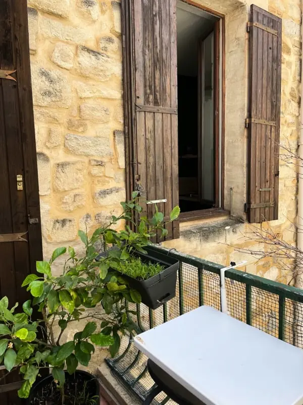 Nest ruhig mit Terrasse im Intramural