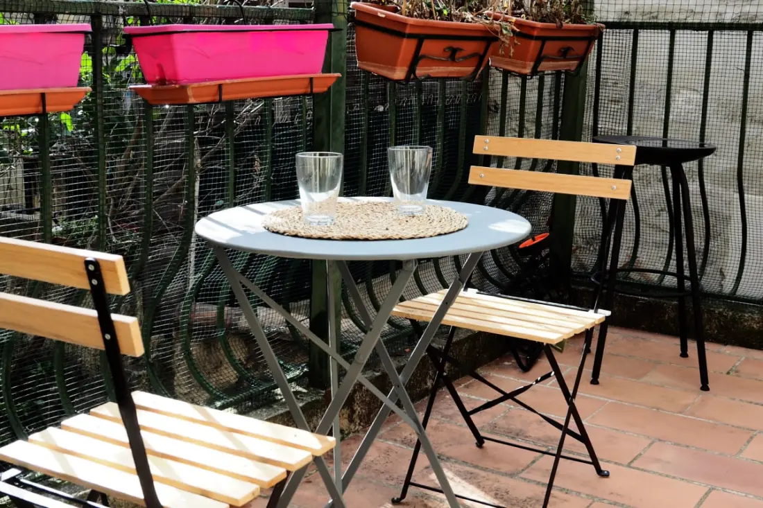 Nest ruhig mit Terrasse im Intramural