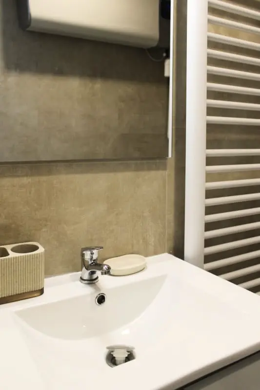 Nieuwe studio met balkon dichtbij Metro Gallieni