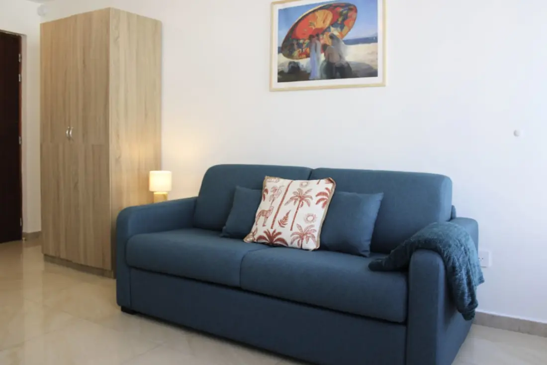 Nieuwe studio met balkon dichtbij Metro Gallieni