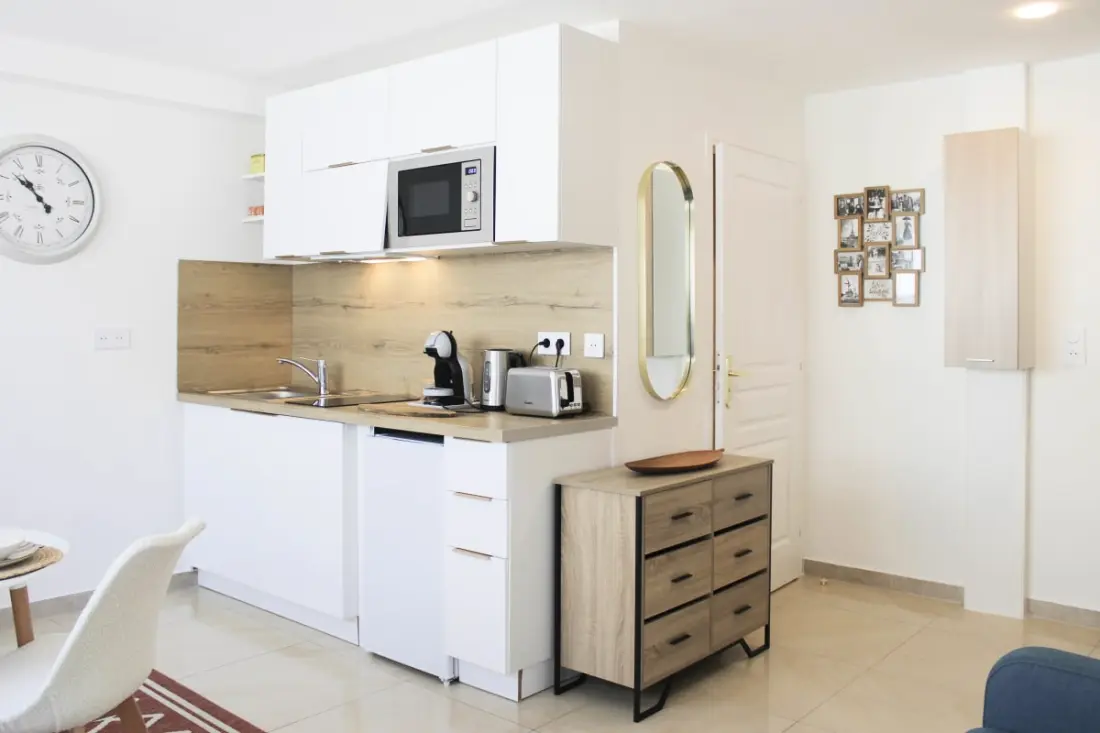 Nieuwe studio met balkon dichtbij Metro Gallieni