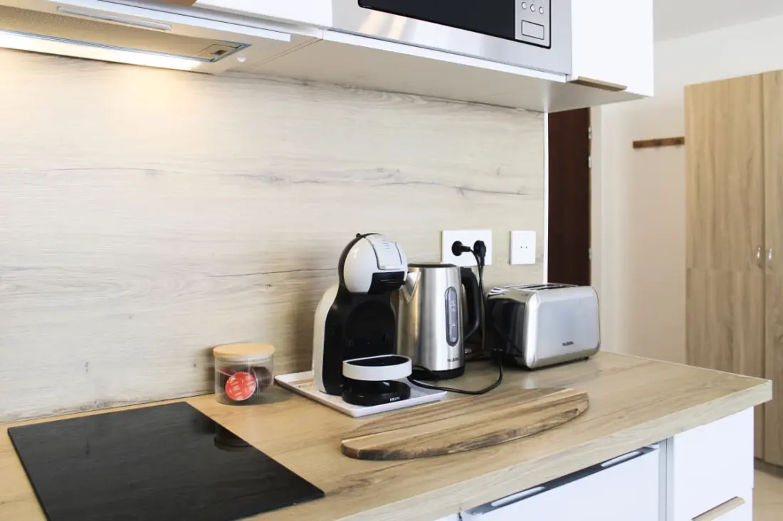 Nieuwe studio met balkon dichtbij Metro Gallieni