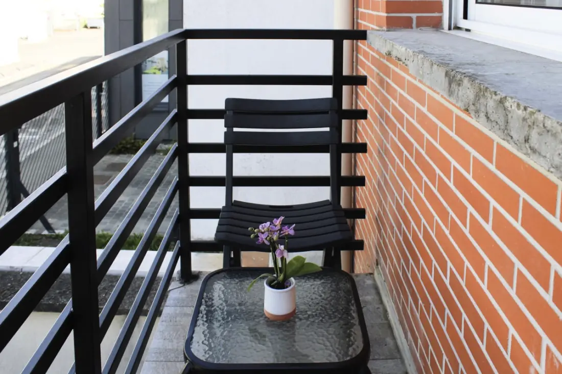 Nieuwe studio met balkon dichtbij Metro Gallieni