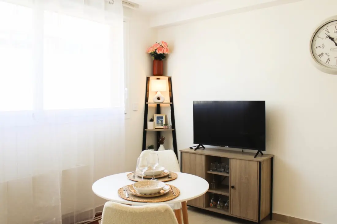Nieuwe studio met balkon dichtbij Metro Gallieni