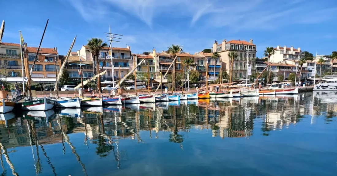 Uitzicht op zee dichtbij strand en Port De Bandol