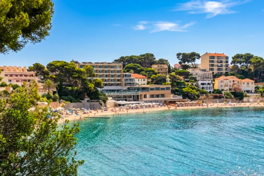 Uitzicht op zee dichtbij strand en Port De Bandol