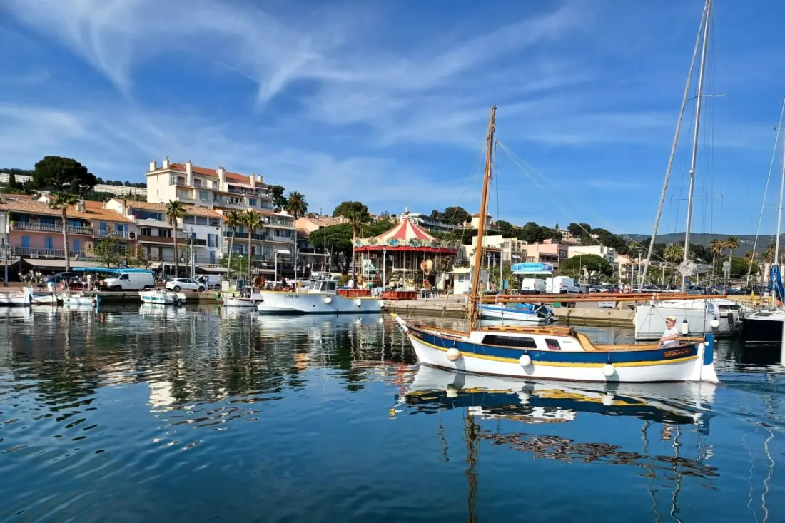 Uitzicht op zee dichtbij strand en Port De Bandol