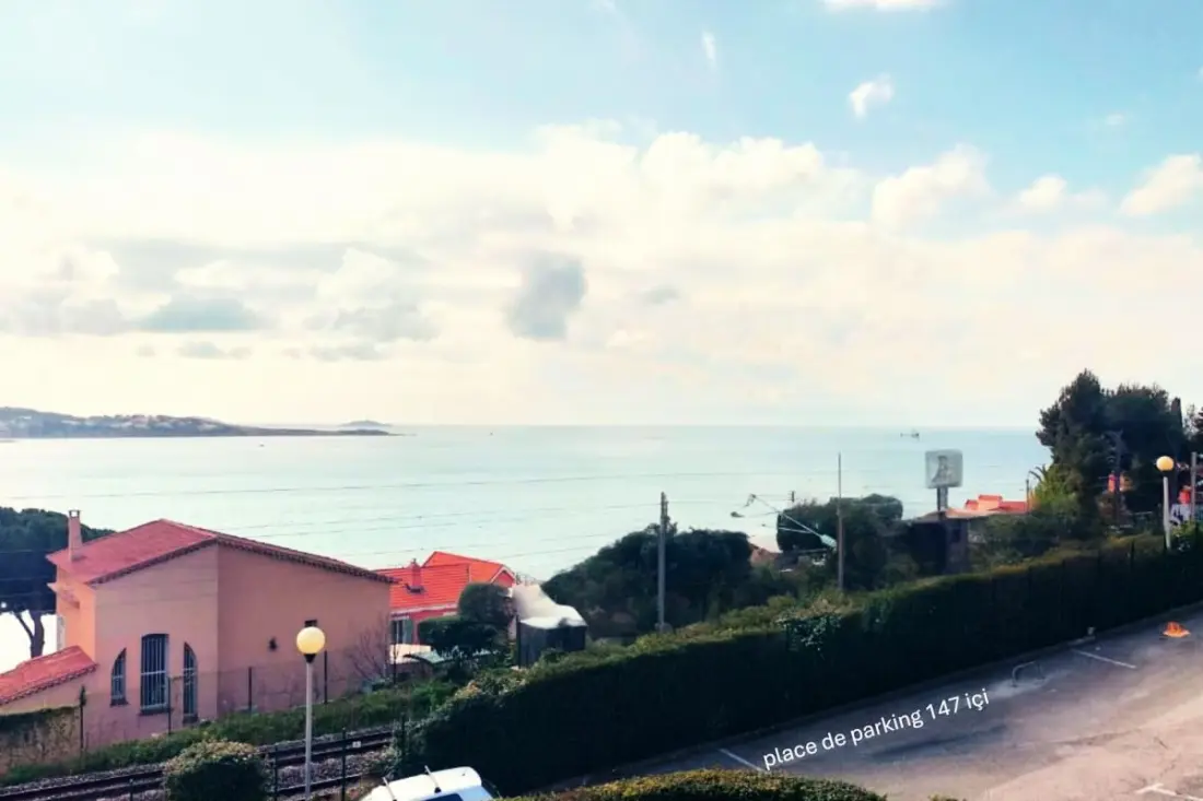Uitzicht op zee dichtbij strand en Port De Bandol