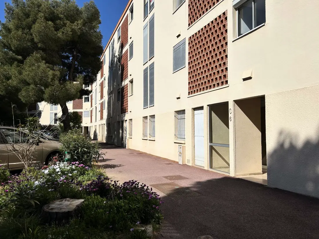 Castell Bear Residence