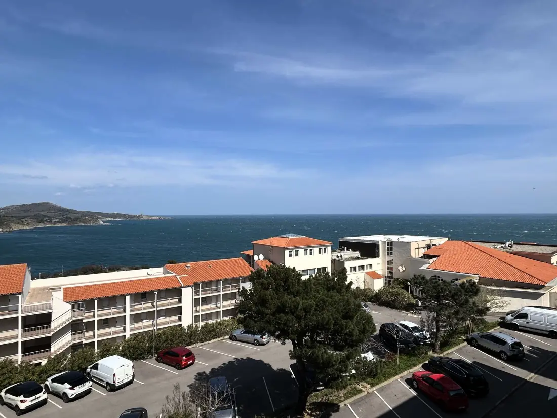 Castell Bear Residence