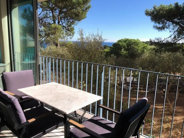 Castell Bear Residence