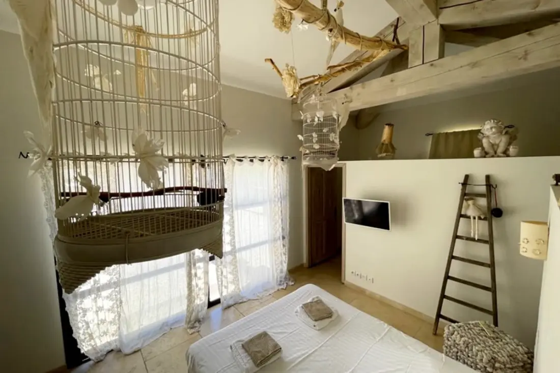 Gyönyörű modern villa, úszómedence és nagy kert