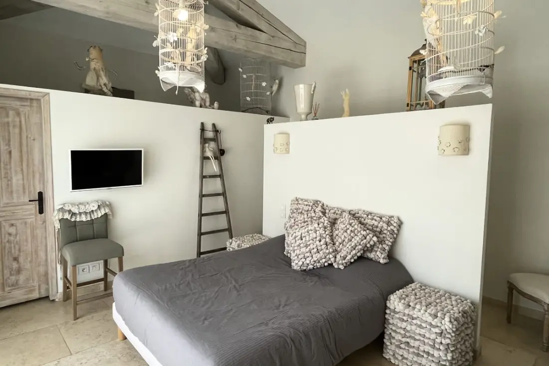 Gyönyörű modern villa, úszómedence és nagy kert