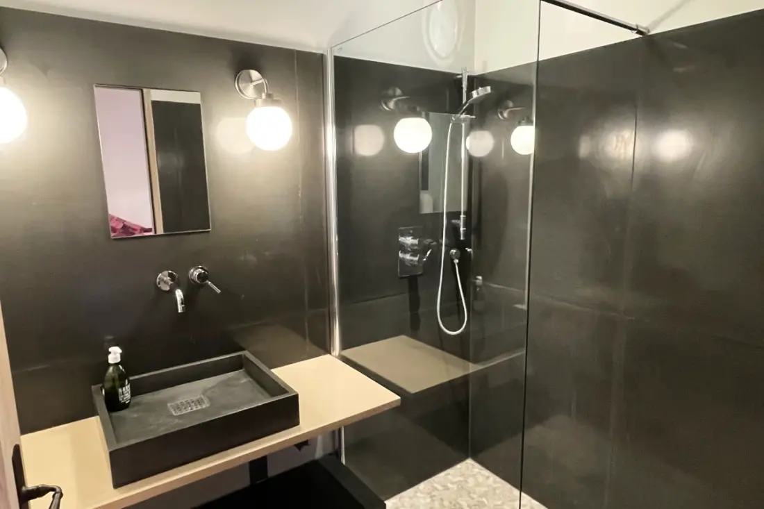 Gyönyörű modern villa, úszómedence és nagy kert