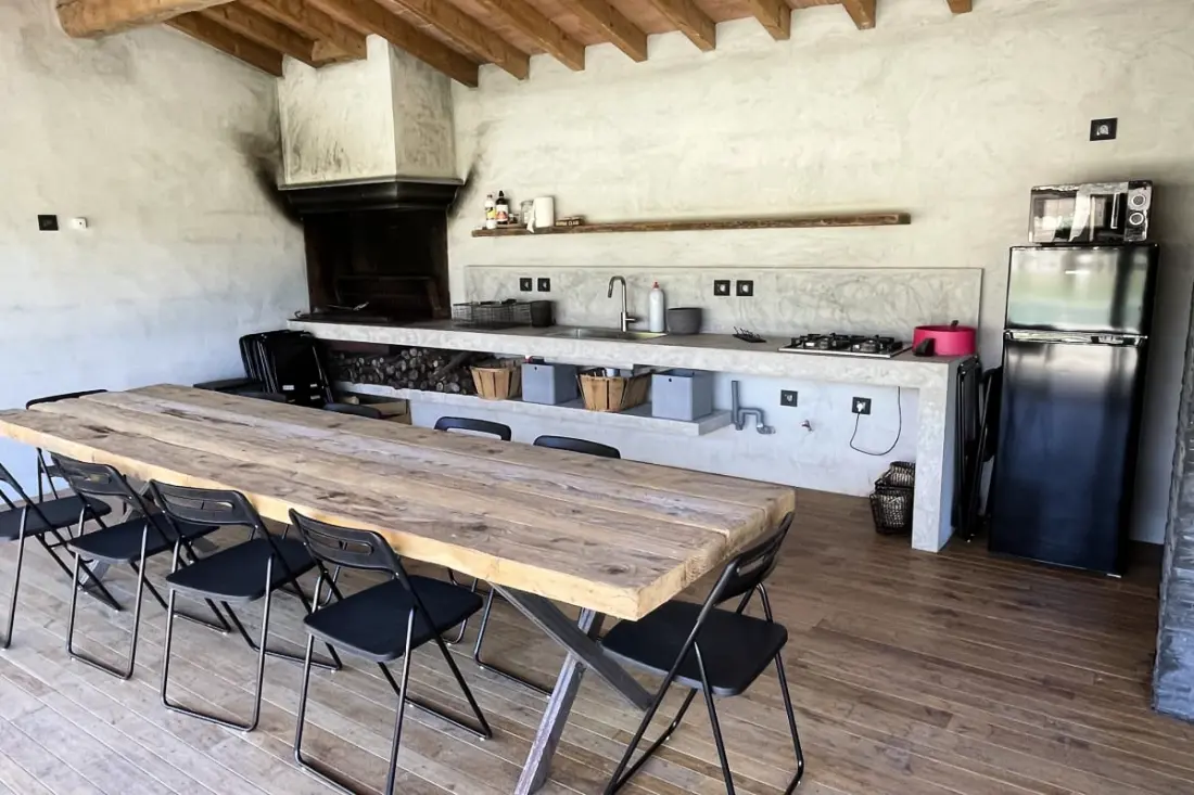 Gyönyörű modern villa, úszómedence és nagy kert