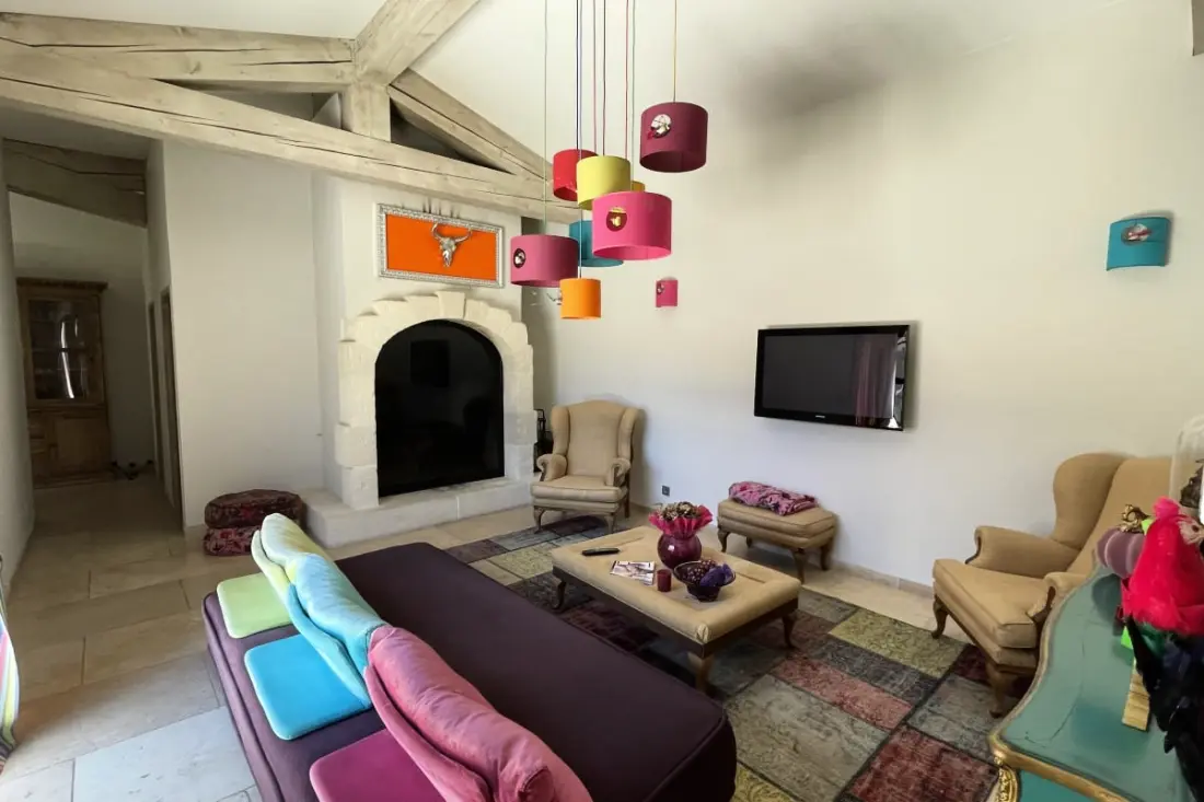 Gyönyörű modern villa, úszómedence és nagy kert