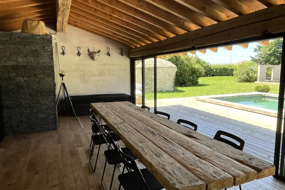 Gyönyörű modern villa, úszómedence és nagy kert