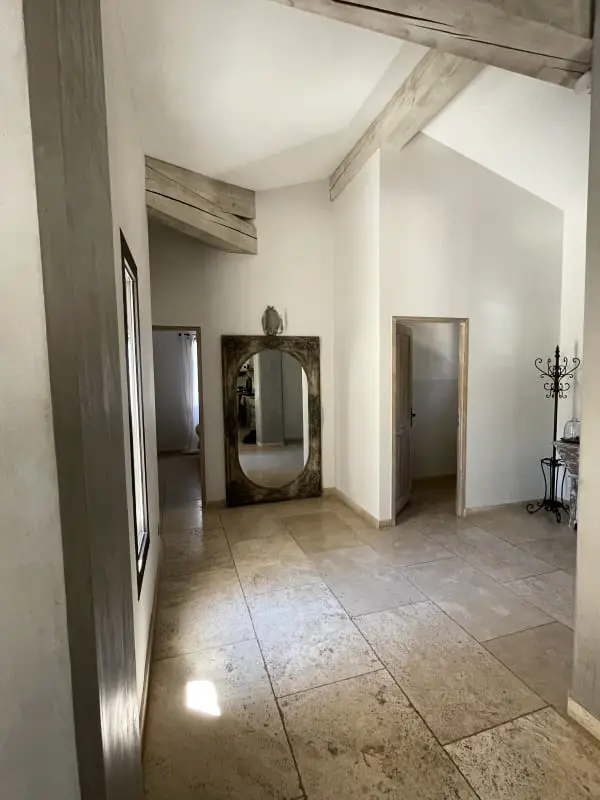 Gyönyörű modern villa, úszómedence és nagy kert
