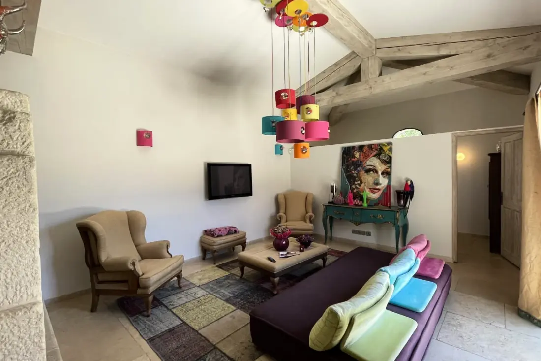 Gyönyörű modern villa, úszómedence és nagy kert