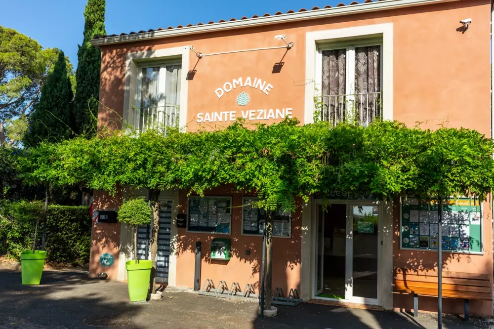 Hoteller i nærheden af Domaine Sainte Véziane Hotel 41 Stjerner★