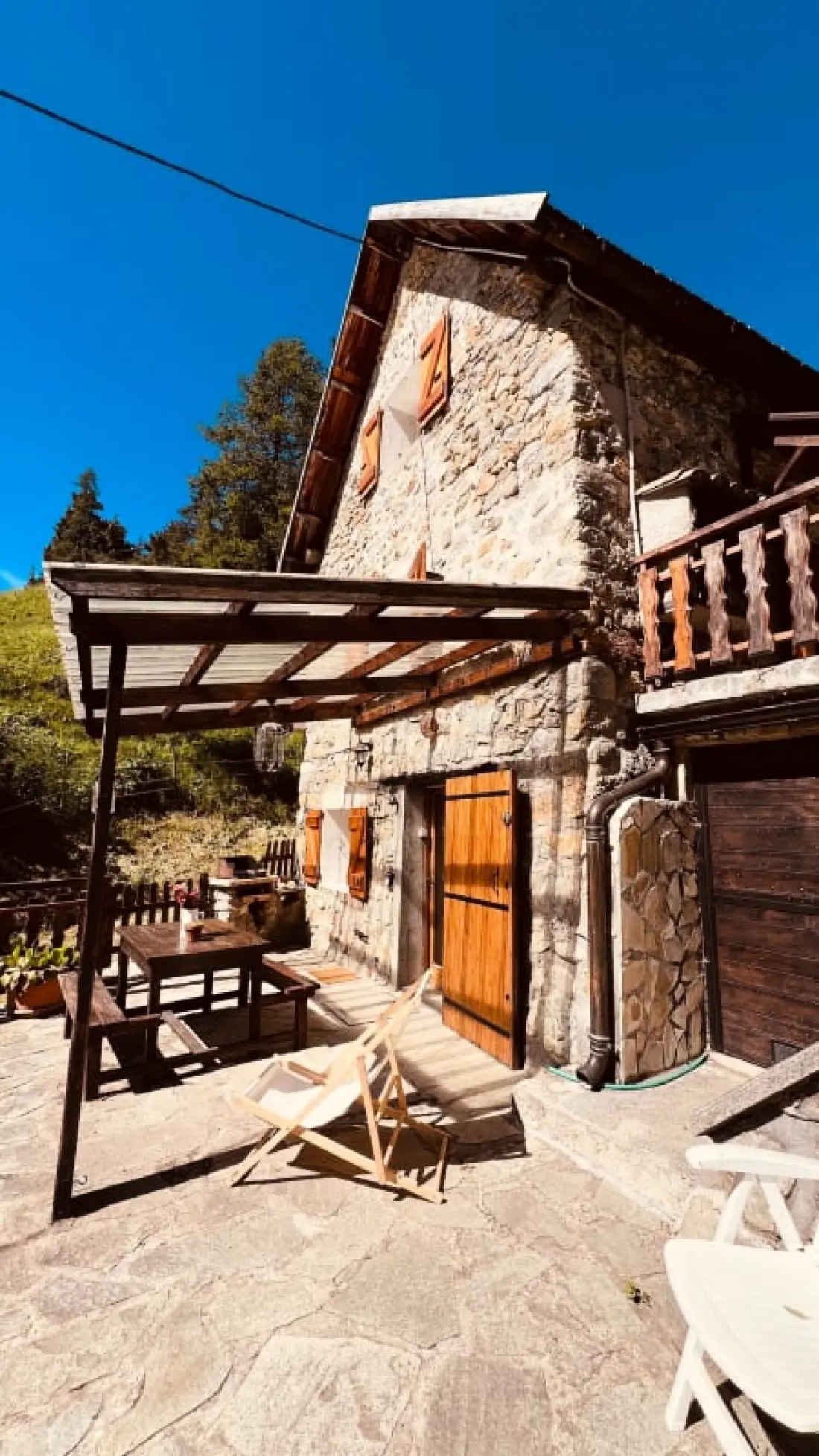Grange 6 ember számára független stúdióval