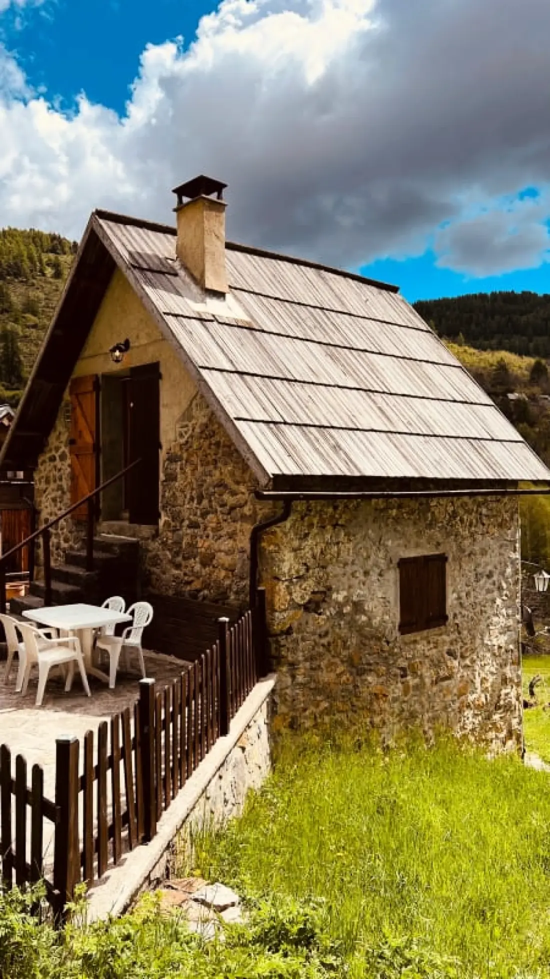 Grange 6 ember számára független stúdióval