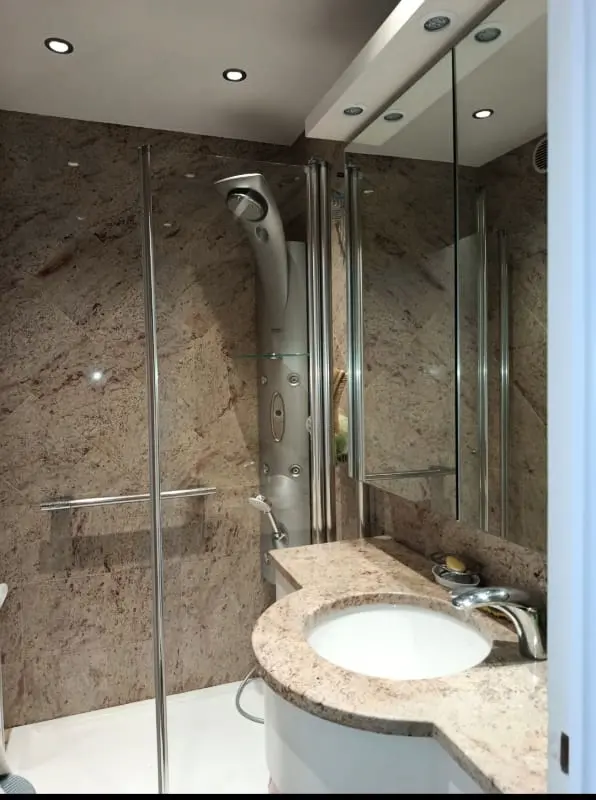 3p apartman medencével és tengeri kilátással