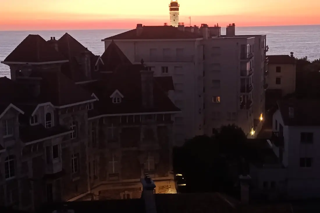 3p apartman medencével és tengeri kilátással