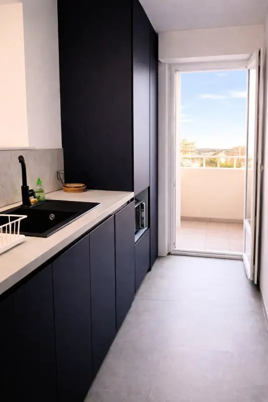 Charming Balcony Apartman és Parkolás