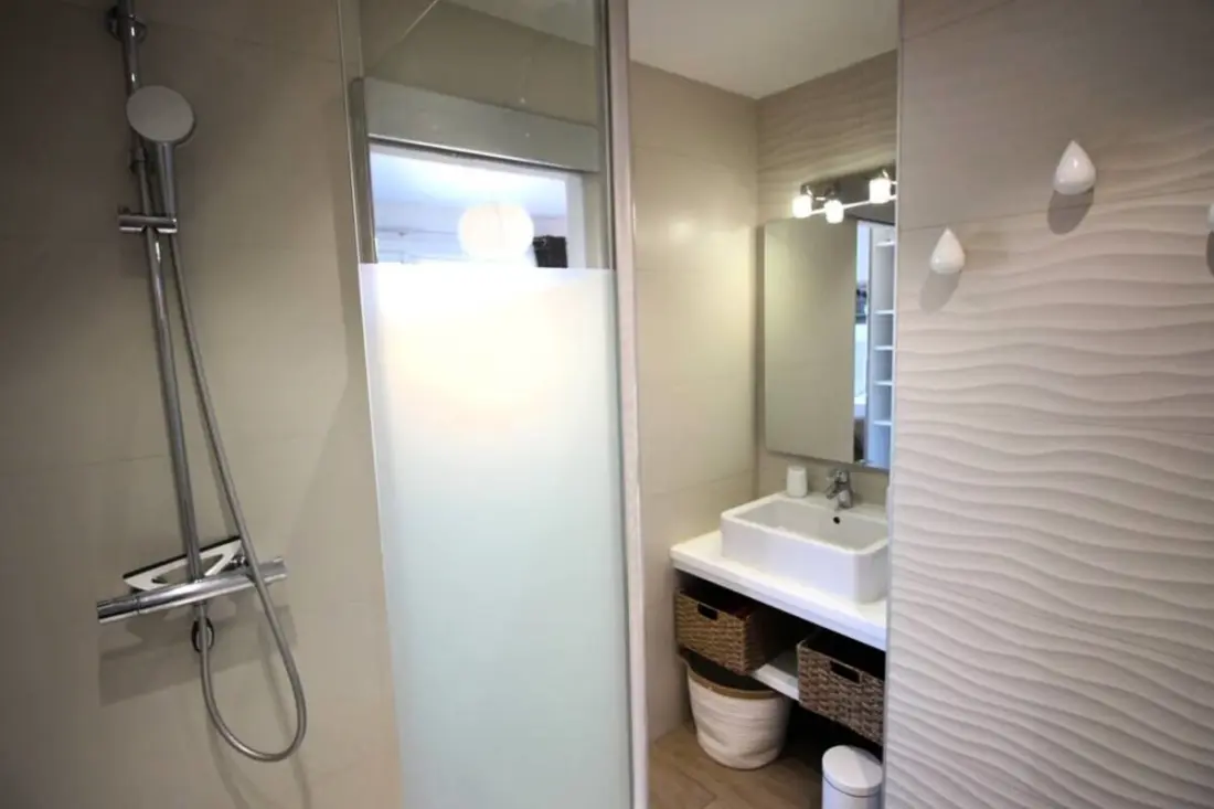 Gyönyörű Luminous Apartman Balcony és Parkolás, Közel Nagy Beach