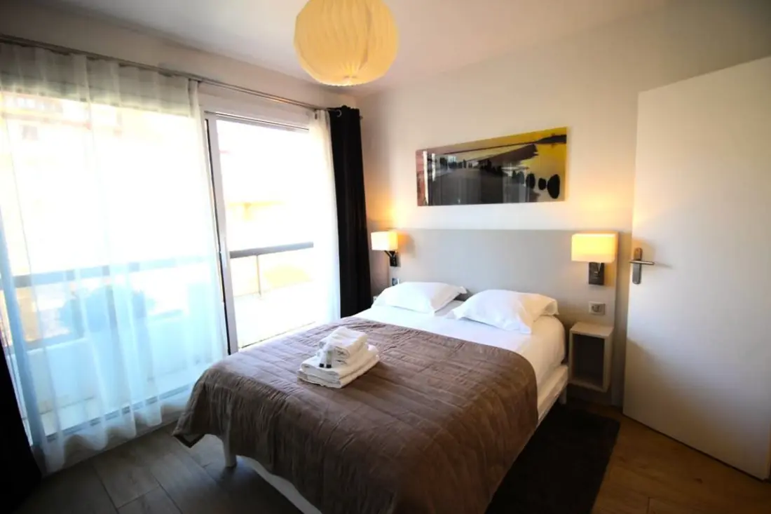 Gyönyörű Luminous Apartman Balcony és Parkolás, Közel Nagy Beach