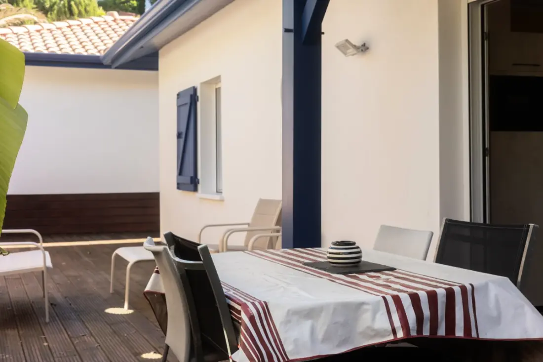 Smuk Lysende lejlighed med terrasse